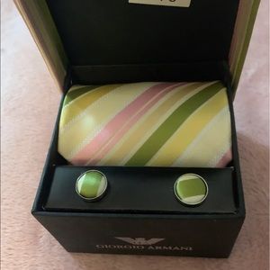 Set of cuff links and tie